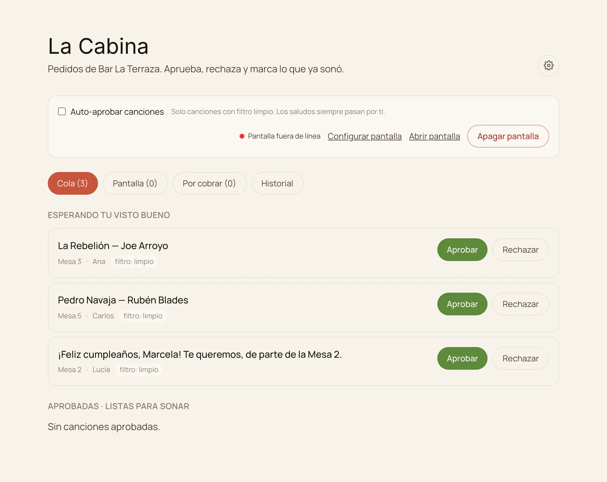 La Cabina, la consola del DJ de Bar La Terraza: tres pedidos esperando visto bueno —dos canciones y un saludo de cumpleaños— con su mesa, el nombre de quien pidió y los botones Aprobar y Rechazar